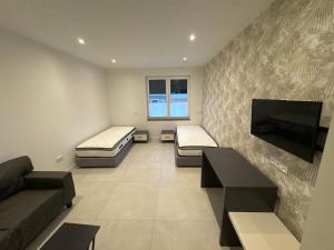 a room with two beds and a flat screen tv at Hotels-in-Alsdorf in Alsdorf
