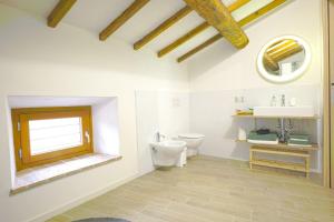a bathroom with a toilet and a sink and a mirror at Alloggio turistico Alla Vasca in Tregnago