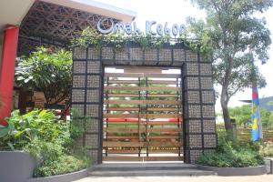 a gate in front of a building with plants at Metland Hotel Bekasi in Bekasi