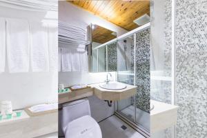 Koupelna v ubytování Han She Hotel + 13 fotografií