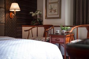 Postel nebo postele na pokoji v ubytování Han She Hotel