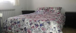 Katil atau katil-katil dalam bilik di Yaakov's Apartment +44 gambar