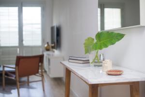 a room with a table with a plant on it at Luxe320 at On320 Residencies in Colombo