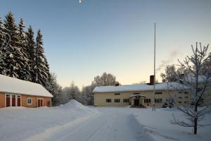 Vanhan Koulun Majatalo-Old School Guest House v zimě