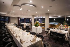 Restoran või mõni muu söögikoht majutusasutuses Eyal Hotel by Smart Hotels