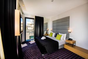 Voodi või voodid majutusasutuse Eyal Hotel by Smart Hotels toas