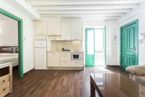 Η κουζίνα ή μικρή κουζίνα στο Laurel Suites Apartments