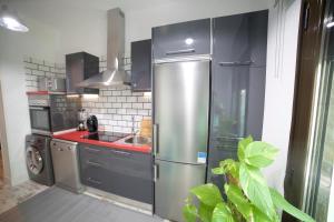 A kitchen or kitchenette at Apartments Madrid Las Letras