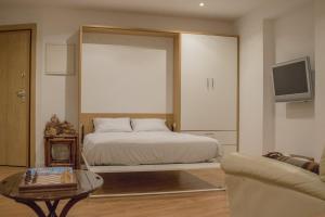 Et tv og/eller underholdning på 7ti7 Telhal Studio Apartment