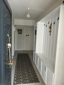 a hallway with a white door and a black and white rug at HAPPY HOUSE 2 Pamukkale in Pamukkale