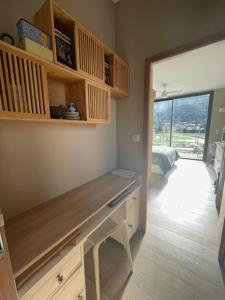 a home office with a desk and a bedroom at 1 Brin à part in Maubec