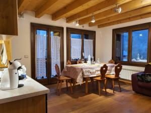 a kitchen and dining room with a table and chairs at Casina sulle dolomiti in Borca di Cadore
