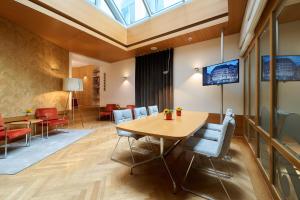 a conference room with a table and chairs at Hotel VICTORIA Nürnberg in Nuremberg