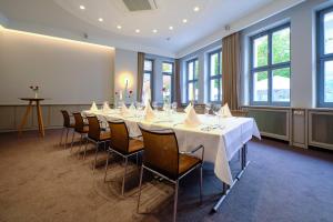 a conference room with a long table and chairs at Hotel VICTORIA Nürnberg in Nuremberg