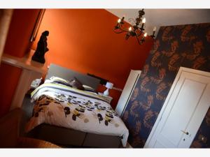 a bedroom with a bed and a chandelier at B&B l'Heritage in Lo-Reninge