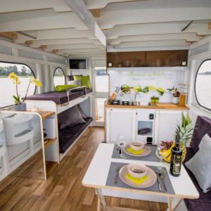 a kitchen and living room in a airstream caravan at Neues Hausboot für 4 Personen Müritz und Plauer See in Lübz