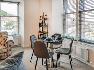 a living room with a table and chairs at Liquorstane - Uk40568 in Falkland