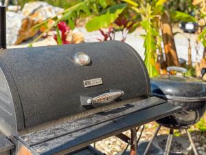 a black grill sitting on top of a grill at サ郷 kakeRu 新旧アースバッグサウナ付 in Onna