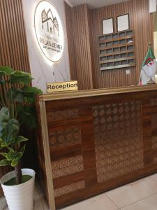 a reception desk with a sign that reads reception at Appart hôtel palais de mer in Jijel +4 photos