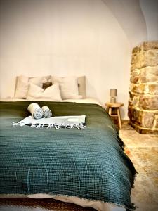 Llit o llits en una habitació de Suite Le Clos Boheme - Uzes - chambre Manon, Marius et Marcel