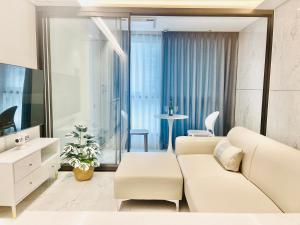 a living room with a white couch and a table at 서초 아트하우스2 in Seoul