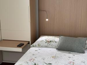 a bedroom with a bed with a pillow and a lamp at Il Giardino di Nà in Linate