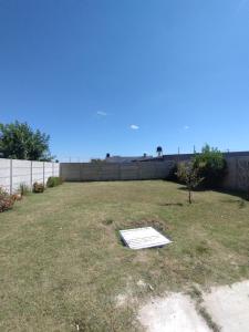a garden with a metal grate in the grass at Casa Saavedra in Dolores