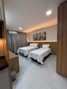 a hotel room with two beds in a room at Apartamento a 50m da praia em Camocim CE in Camocim