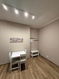 a dining room with a table and chairs in it at Titti's Nest in Casteldaccia