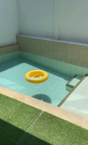 a yellow frisbee on the floor of a room at Casa o Habitación in Villeta