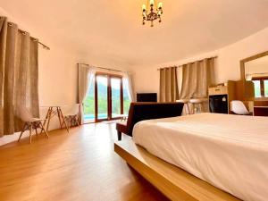 a bedroom with a bed and a chandelier at Tropical pool villa คอฟฟี่มีเขาสาขา2 in HHQ +10 photos