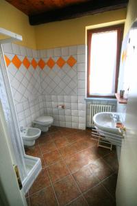 Łazienka w obiekcie Azienda Agrituristica Alcastlè