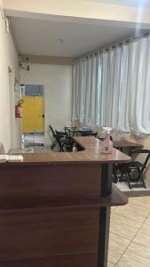 a room with a table and a group of motorcycles at pousada irmãs in Pindamonhangaba