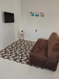 a room with a couch and a checkered floor at Aconchego da Alegria!!! in Porto Seguro