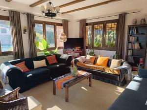 a living room with two couches and a table at Hotel Rural Don Burguillo in El Tiemblo