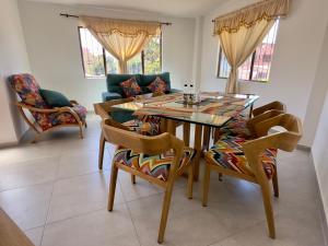 a dining room with a table and chairs at Hotel Casa La Macana in Macanal