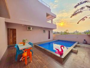 Swimmingpoolen hos eller tæt på II EMPYREAN STAYS II BARBERRY VILLA II 3BHK II AC II PRIVATE POOL Il