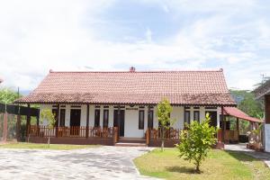 a small house with a thatched roof at Omah Ulin in Bandongan