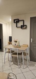 a white table and bench in a room at Studio 33 m2 a saint Michel de Maurienne in Saint-Michel-de-Maurienne +3 photos