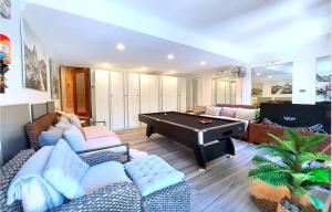 a living room with a pool table and a billiards at PALMIE Gold in Palm Beach