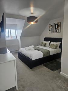 a bedroom with two beds in a room at The Brown Rest House in Gravesend