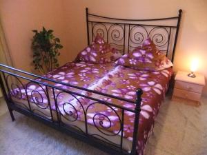 a bed with pink sheets and pillows in a bedroom at Villa Edelstein in Mörschied