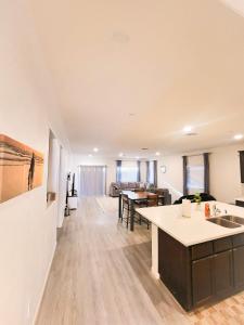 una cucina e un soggiorno di una casa di Vip Class Two a Lodi