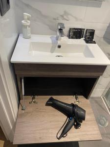a black umbrella laying on the floor next to a sink at San VICENTE in Vigo +13 photos