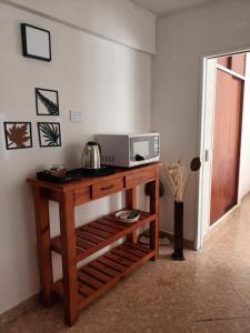 a wooden table with a microwave on top of it at Casa Serena in Munro