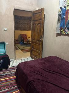 a room with a bed and a open door at Bandres farm in Siwa