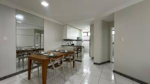 a kitchen and dining room with a table and chairs at Beach Garden Ap lagoa Serena in São Luís