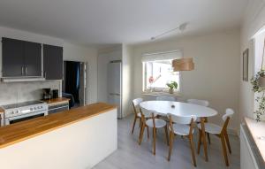 a kitchen and dining room with a table and chairs at Lugnt läge i centrala Rättvik in Rättvik