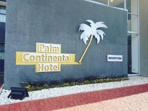 Um certificado, prêmio, placa ou outro documento exibido em Palm Continental Hotel