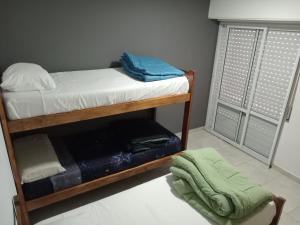 a bedroom with a bunk bed with towels on the floor at Residencia Los Miottis in Necochea